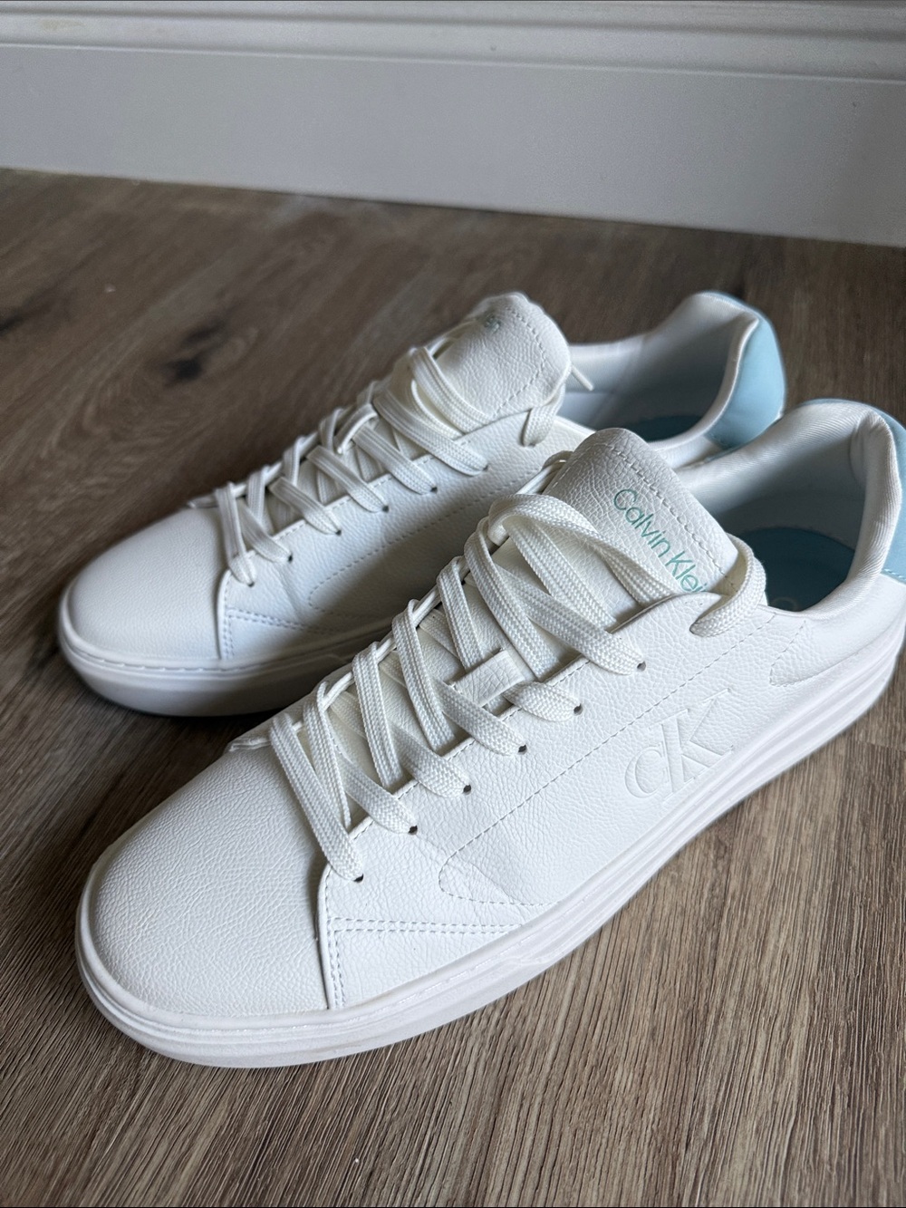 Calvin Klein Sollyz White Leather Sneakers with Light Blue Heel Accent Size 11